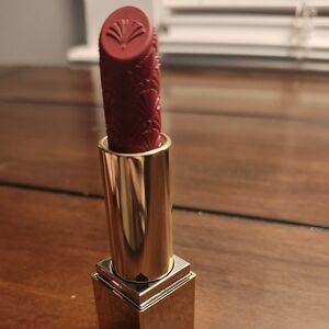 Red velvet lipstick Estee lauder